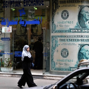 埃及货币崩盘汇率暴跌40%